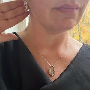 Stunning Silver necklace and earring set.16-18”chain